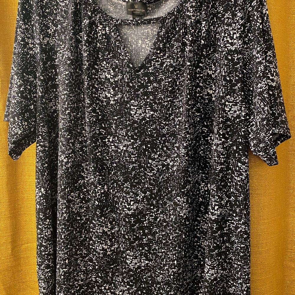 Worthington Black and White Abstract Top